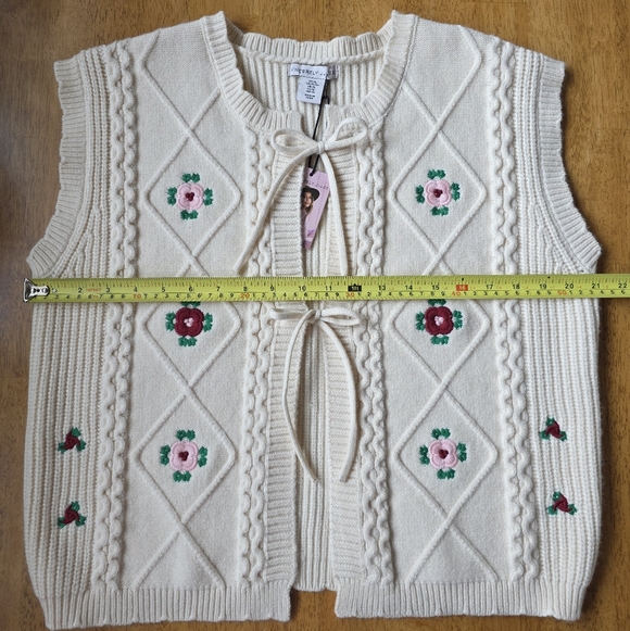🆕️ Sincerely Jules Cream Cable Knit Floral Embroidery Cardigan Vest Size XL - Picture 7 of 8